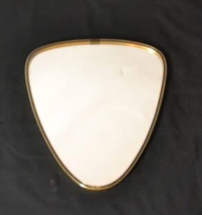 Petite table d'appoint range-disques