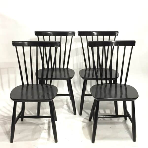 Série de 4 chaises scandinaves noires