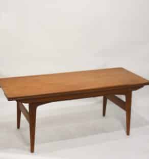 Table basse métamorphique danoise