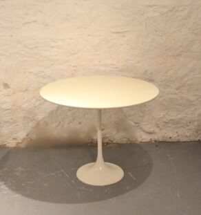 Table à manger Tulipe des années 70