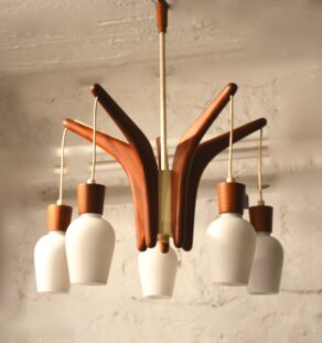Lustre scandinave opalines et teck