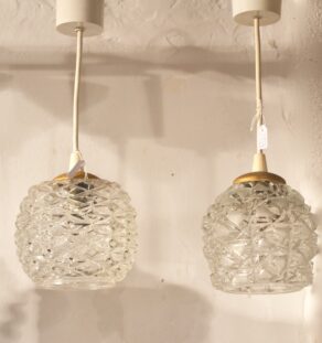 Petites suspensions en verre années 60