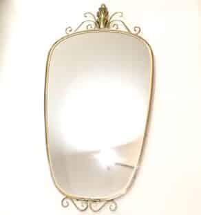 Miroir doré et orné