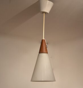 Suspension scandinave en cône