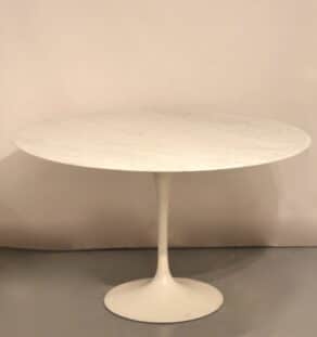 Table Tulipe de E. Saarinen ed. Knoll International