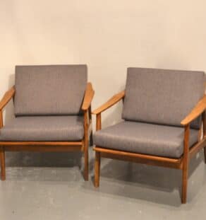 Paire de fauteuils scandinaves retpissés