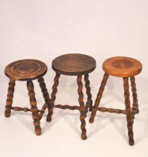 Tabourets de ferme anciens - plusieurs modèles disponibles