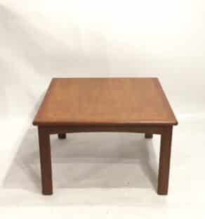 Table basse carrée en teck