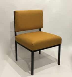 Chauffeuses modernistes jaunes