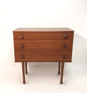 Petite commode scandinave