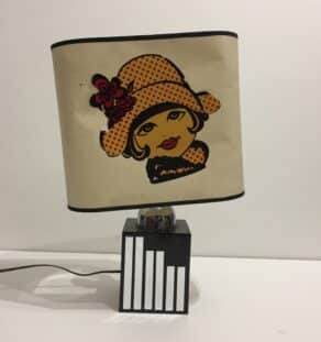 Lampe à poser bonne femme