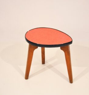 Mini table tripode triangle rouge