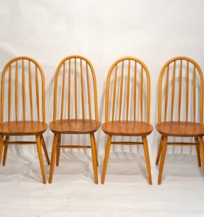 Série de 4 chaises à grand dossier