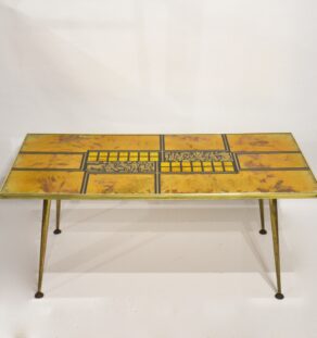Table basse années 60 dorée