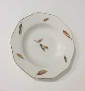 Assiettes anciennes en porcelaine