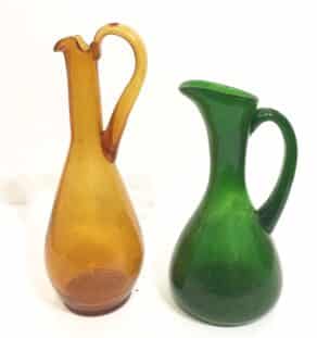 Carafes en verre coloré