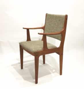 Chaise scandinave avec accoudoirs