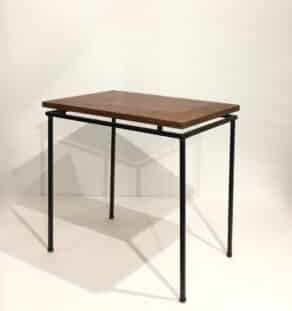 Table d'appoint moderniste