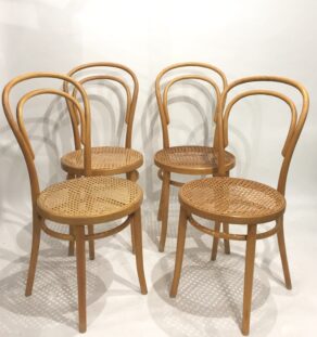 Série de 4 chaises cannées