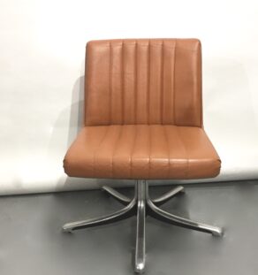 Chauffeuse en cuir Borsani