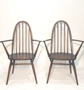 Paire de chaises Ercol avec accoudoirs