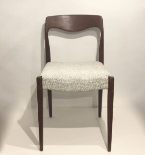Paire de chaises en teck retapissées