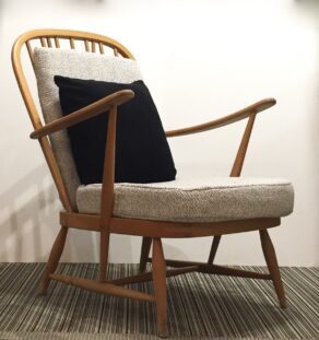 Gros fauteuil Ercol retapissé