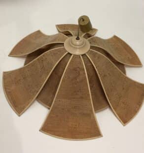 Suspension de pétales en liège