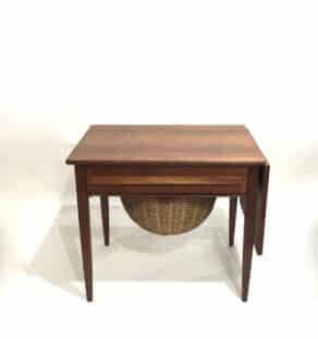 Table basse travailleuse danoise