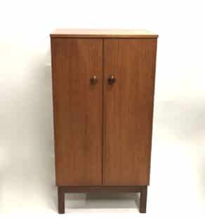 Petit meuble de rangement en teck