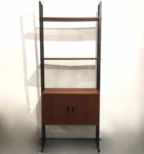 Etagère sur pieds