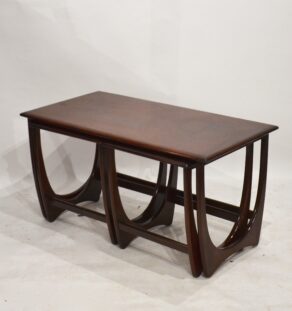 Grandes tables gigognes GPlan