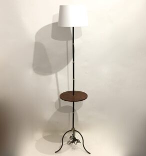 Lampadaire avec tablette ronde