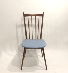 CHAISE À BARREAUX RETAPISSÉE BLEU