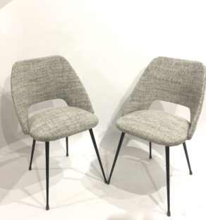 Paire de chaises cocktail retapissées