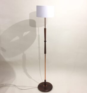 Lampadaire cuivré en teck