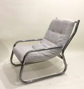 Fauteuil lounge années 70 retapissé