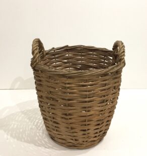Panier en rotin tressé