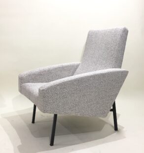 Fauteuils modernistes retapissés