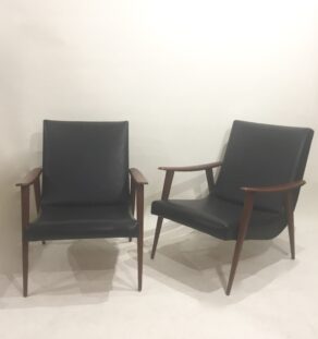 Paire de fauteuils scandinaves noirs