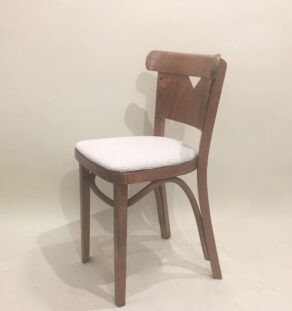 Chaise Hutten retapissée en blanc