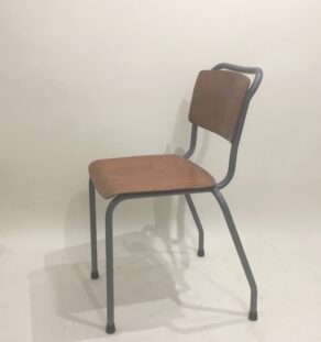 CHAISES EMPILABLES MÉTAL GRIS