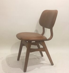 Chaise scandinave camel