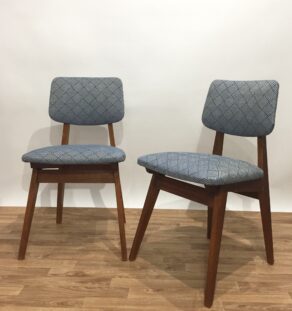 Paire de chaises années 50 retapissées