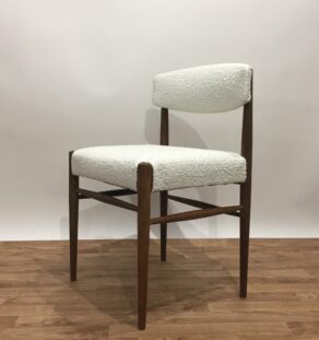 CHAISES RETAPISSÉES BOUCLETTE