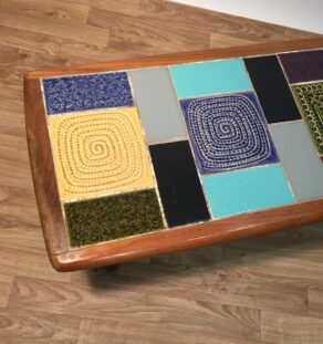 Table basse en teck et céramique – Image 3