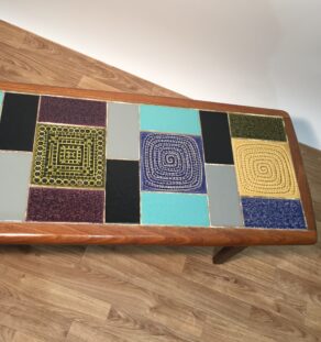 Table basse en teck et céramique – Image 4