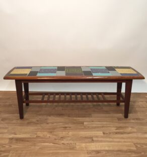 Table basse en teck et céramique