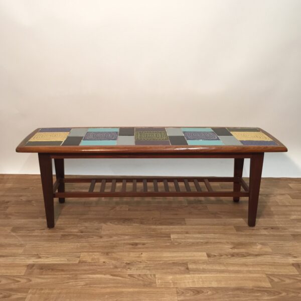 Table basse en teck et céramique