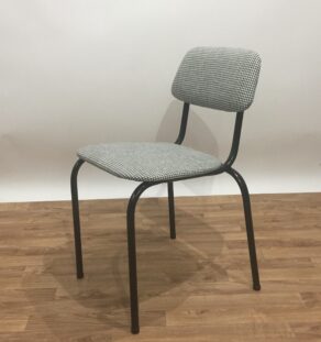 Chaises années 60 retapissées pied de poule